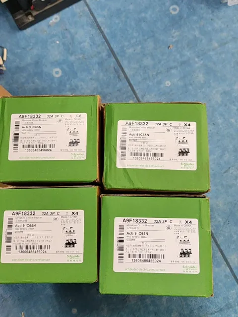 Schneider Electric A9F18332 Industrial Automation Component — product photo 3 of 4
