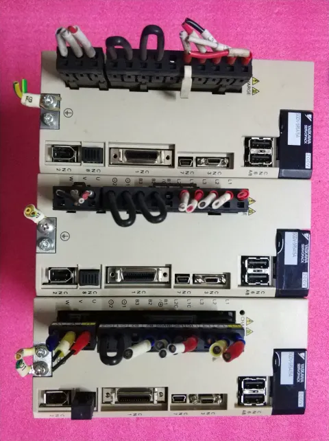 Yaskawa SGDV-5R5A15A Motor & Drive Component — product photo 3 of 9