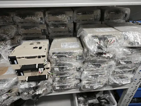 Yaskawa SGDV-5R5A05A Motor & Drive Component — product photo 3 of 6