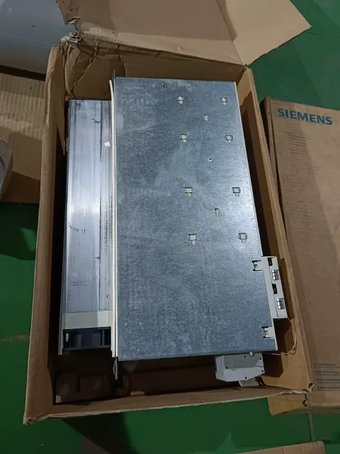 Siemens 6SN1124-1AA00-0EA2 Motor & Drive Component — product photo 2 of 16