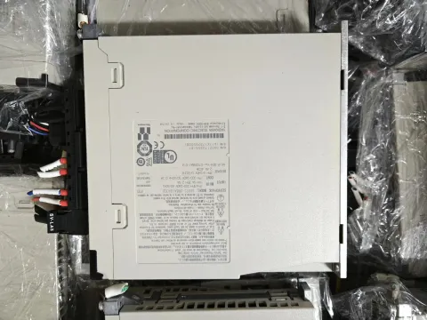 Yaskawa SGD7S-2R8A10A002 Motor & Drive Component — product photo 7 of 13