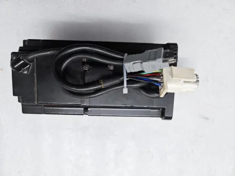 Yaskawa SGMJV-08A3E6E Motor & Drive Component — product photo 3 of 13