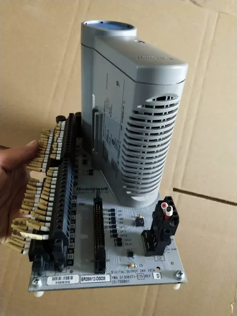 Honeywell CC-PDOB01 / 51406043-175 + CC-TDOB01 / 51308371-175 Industrial Automation Component product photo 5