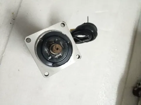 Yaskawa SGM-04A3G46 Motor & Drive Component product photo 5