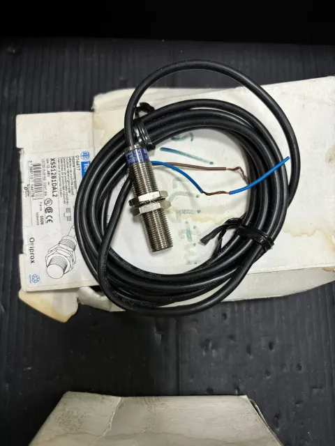 Telemecanique Sensors XS512B1DAL2 Industrial Sensor product photo 4