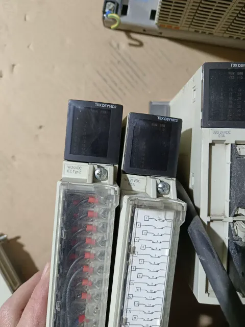 Schneider Electric TSXDEY16D2 / TSXDSY16T2 / TSXDSY32T2K / TSXDEY32D2K / TSXDSY16R5 I/O Module product photo 7