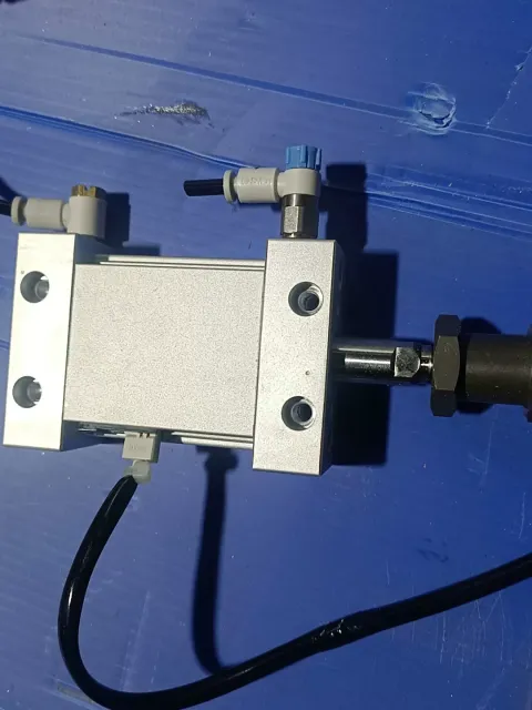 SMC MDUB25-25DMZ-M9NWVS Industrial Automation Component product photo 3