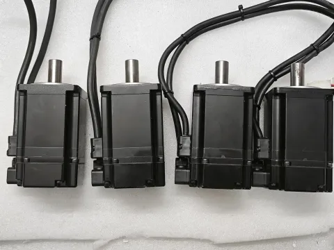 Yaskawa SGMJV-04ADA21 Motor & Drive Component — product photo 14 of 14