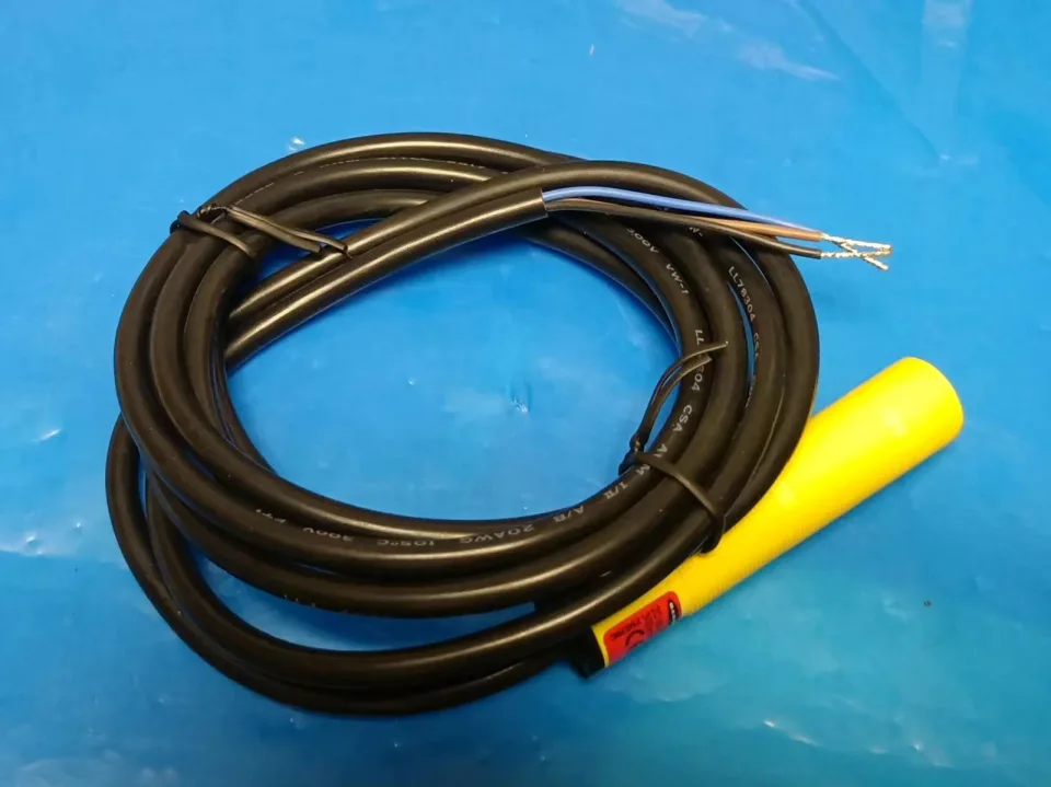 Banner Engineering S18RW3D Industrial Sensor product photo 1