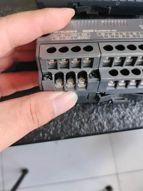 Mitsubishi Electric AJ65SBTB1-16D I/O Module — product photo 27 of 28