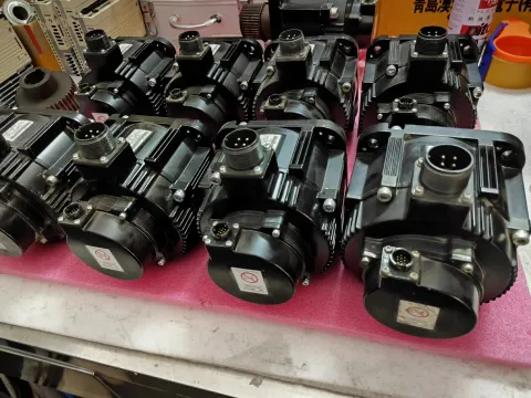 Yaskawa SGMGV-09ADC61 Motor & Drive Component product photo 2