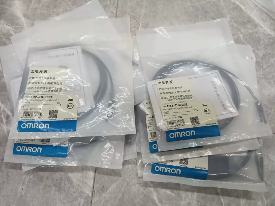 OMRON E32-DC200E Industrial Sensor — product photo 1 of 3