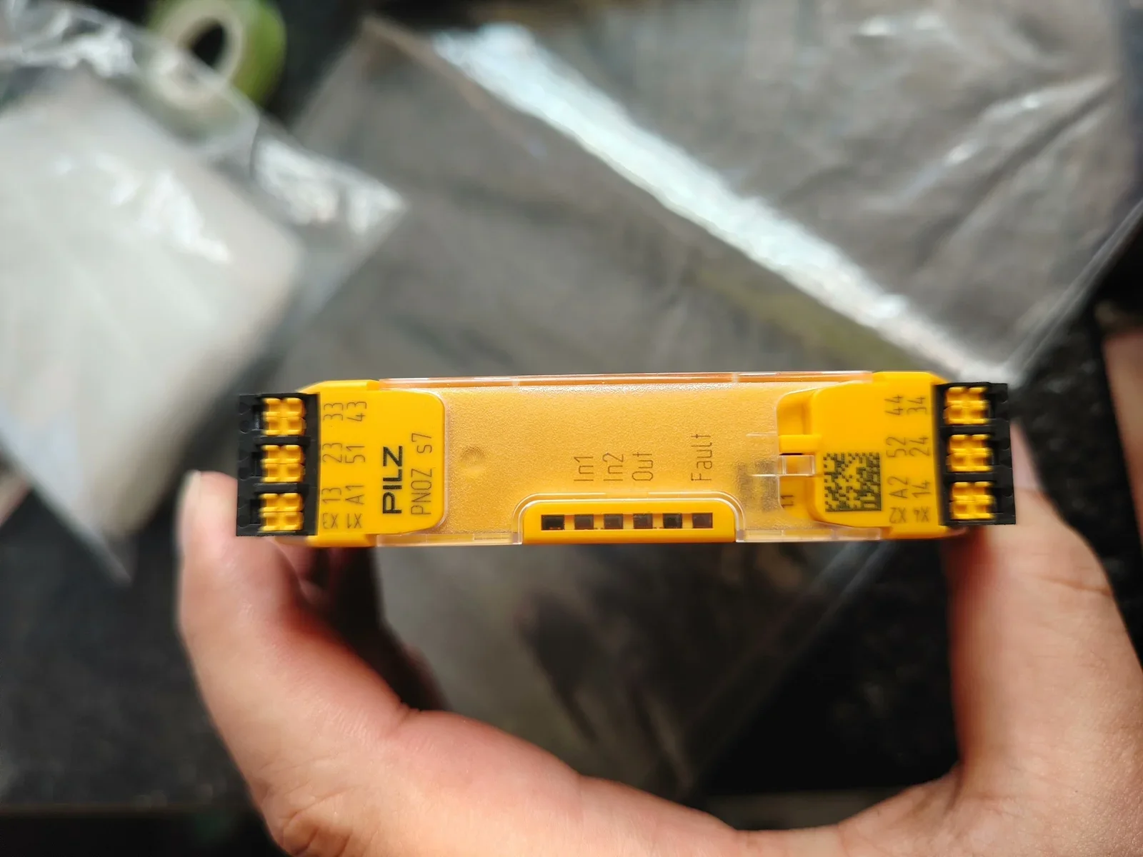 Pilz 751107 / PNOZ s7 C 24VDC 4n/o 1n/c Industrial Relay product photo 1