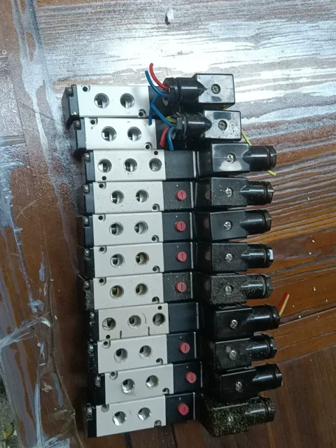 AirTAC 4V210-06 Industrial Automation Component — product photo 18 of 19