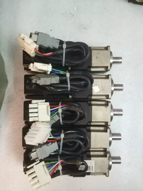 Yaskawa SGMJV-01ADB65 Motor & Drive Component product photo 1