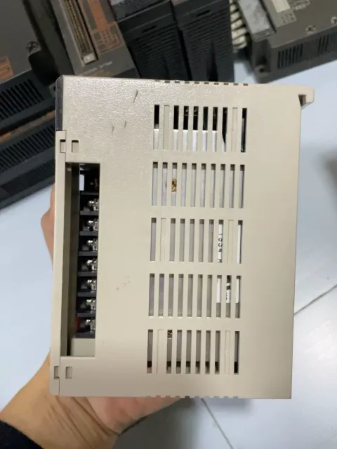 Omron C200HW-PD024 Power Electronics Module product photo 3