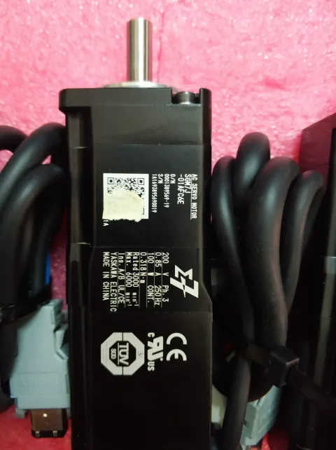 Yaskawa SGD7S-R90A00A002 + SGM7J-01AFC6E Motor & Drive Component product photo 2