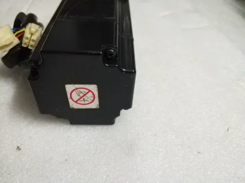 Yaskawa SGM-04A3G46 Motor & Drive Component product photo 6