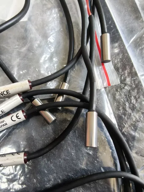 KEYENCE EM-054 Industrial Sensor — product photo 3 of 3