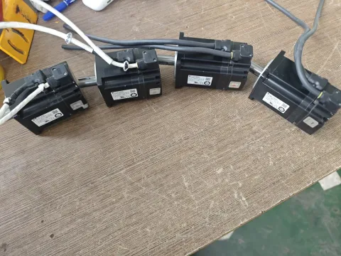 Yaskawa SGMJV-04ADA61 Motor & Drive Component product photo 4