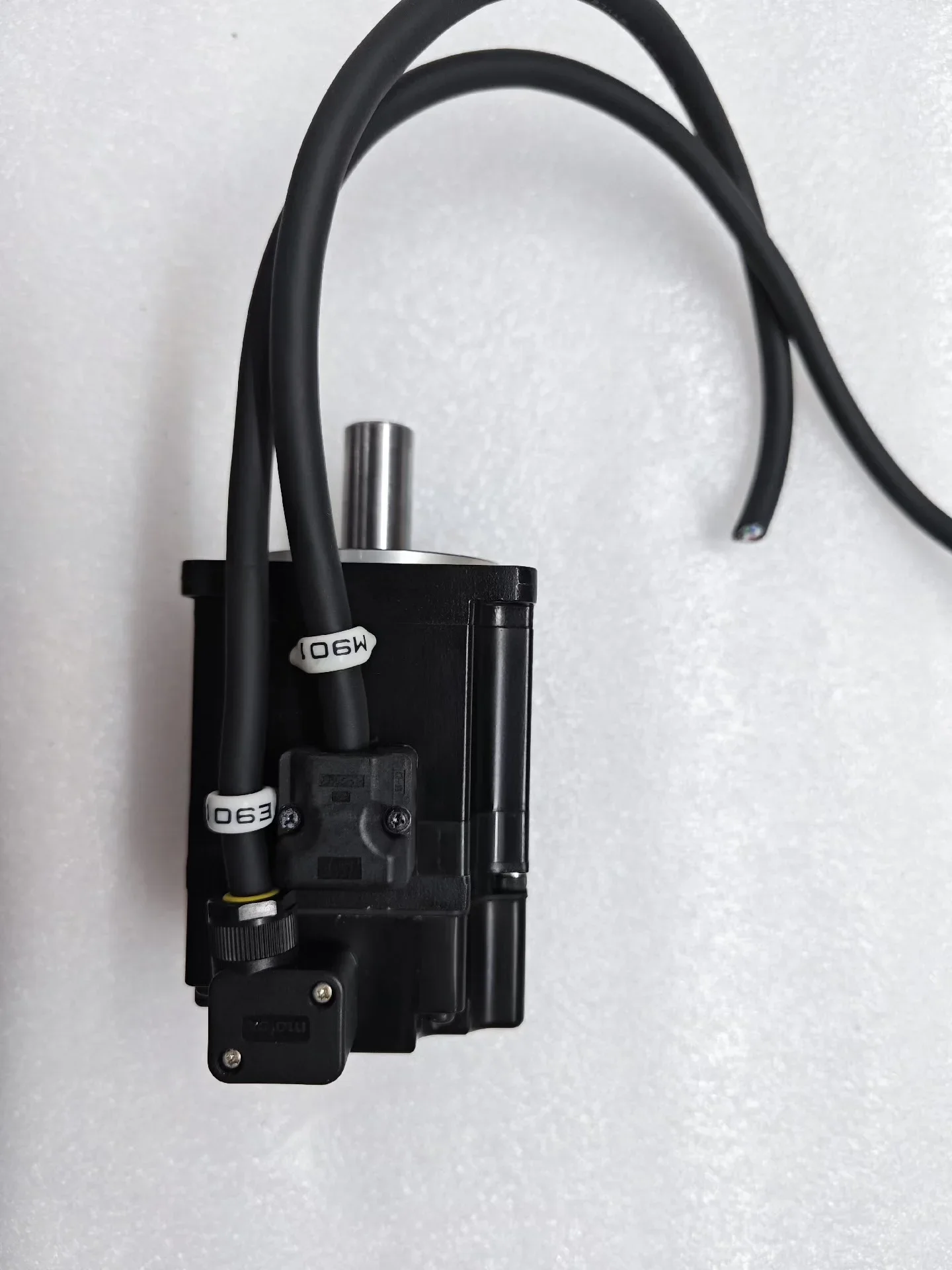 Yaskawa SGMJV-02ADA21 Motor & Drive Component product photo 1