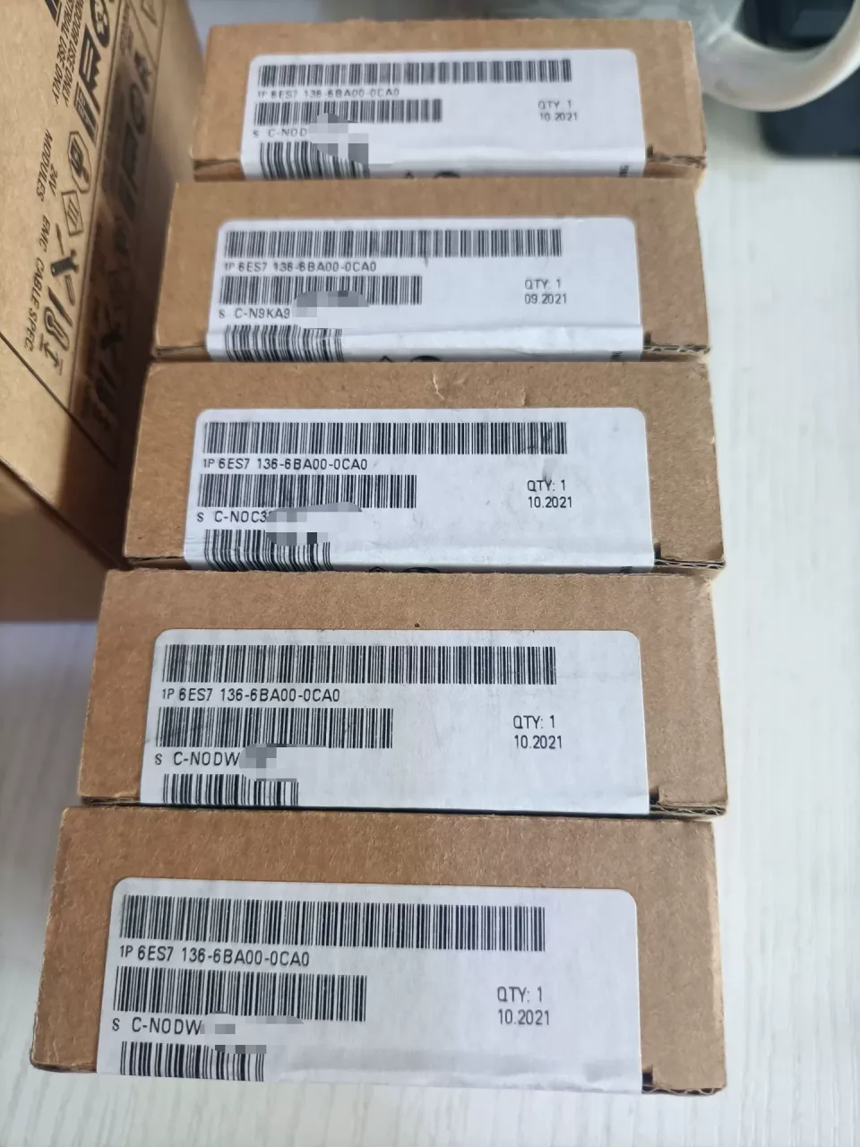 Siemens 6ES7136-6BA00-0CA0 Industrial Automation Component — product photo 1 of 4
