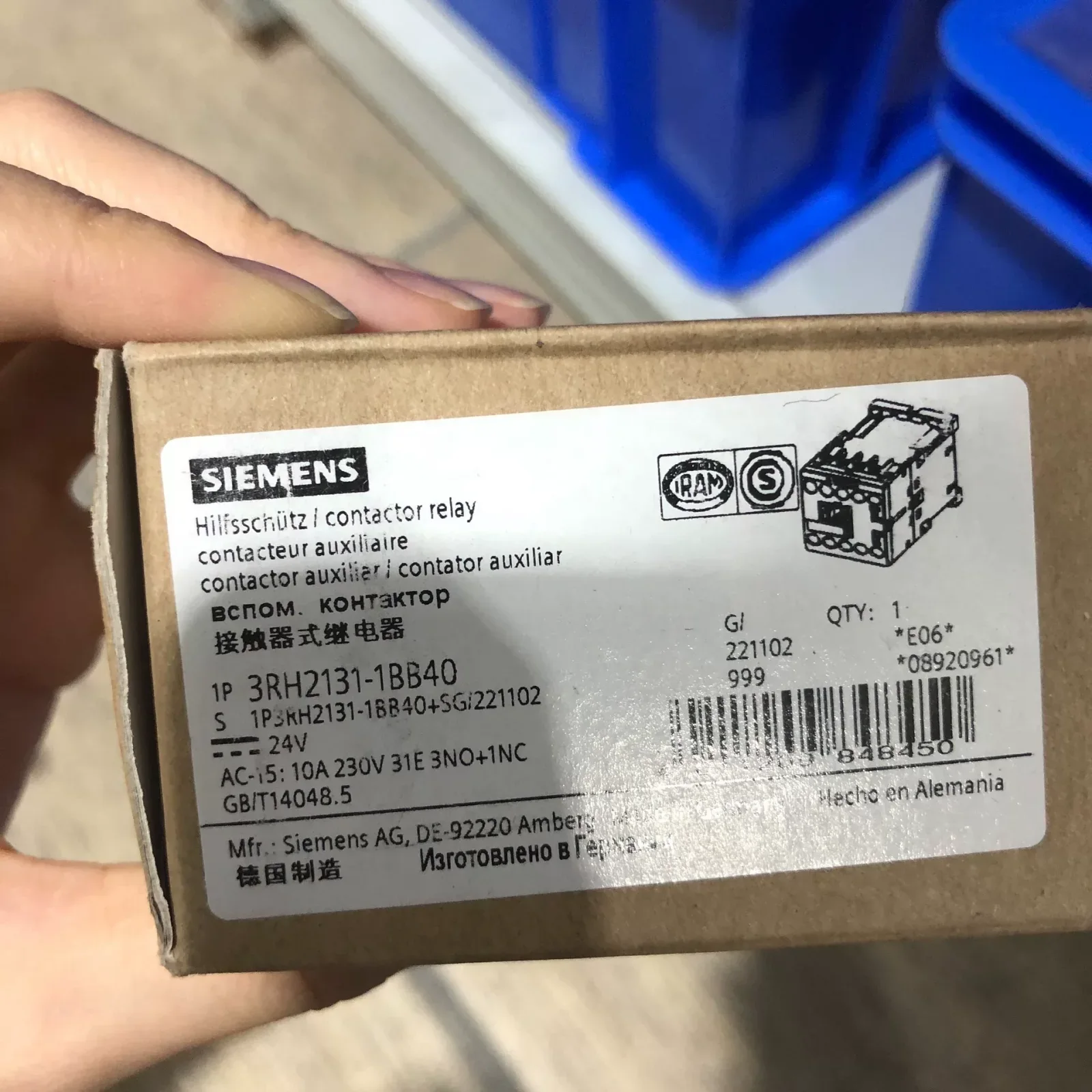 Siemens 3RH2131-1BB40 Industrial Relay — product photo 1 of 10