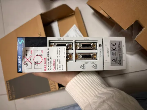 Mitsubishi Electric MR-J2S-20A1 Motor & Drive Component product photo 2