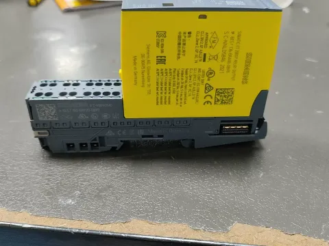 Siemens 6ES7136-6RA00-0BF0 Industrial Relay product photo 1