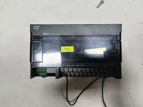 Omron CP2E-E40DR-A PLC Module product photo 1