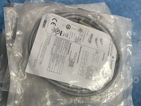 Leuze electronic IS 212MM/2NO-8N0 / 50112806 Industrial Sensor product photo 1