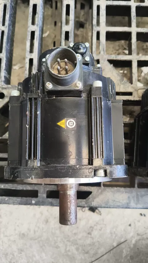 Yaskawa SGM7G-13AFC61 Motor & Drive Component — product photo 2 of 17