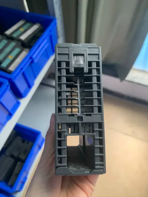 Siemens 6ES7323-1BL00-0AA0 I/O Module — product photo 15 of 20