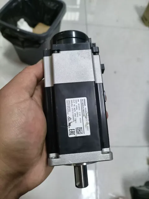 OMRON R88M-1M40030T-BS2 Motor & Drive Component product photo 4