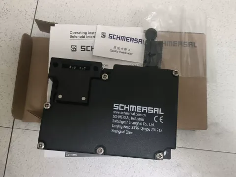 Schmersal AZM 161SK-12/12RKA-M16-24V / 101166285 Industrial Sensor product photo 2