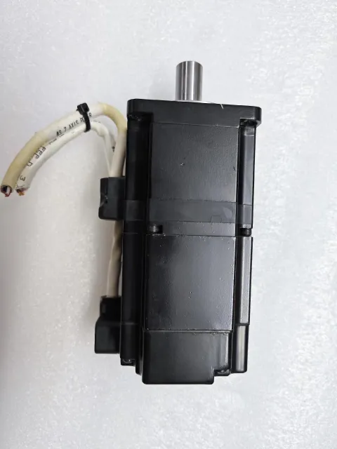 Yaskawa SGMJV-02ADL2C Motor & Drive Component — product photo 3 of 14