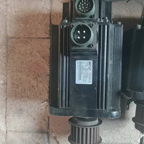 ESTUN EML-10APA11 Motor & Drive Component product photo 2