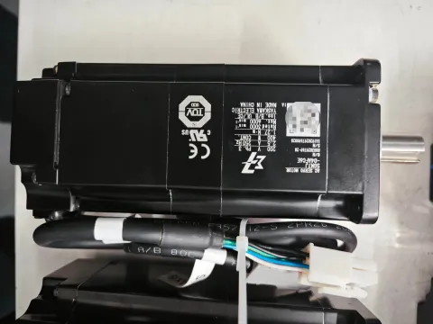 Yaskawa SGD7S-2R8A30A002 + SGM7J-04AFC6S Motor & Drive Component — product photo 8 of 18