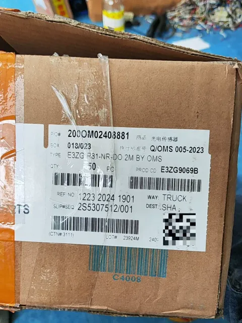 Omron E3ZG-P81-NR-DO Industrial Sensor product photo 1