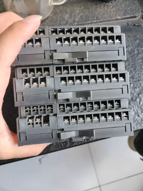 Mitsubishi Electric AJ65SBTB1-16D I/O Module — product photo 23 of 28