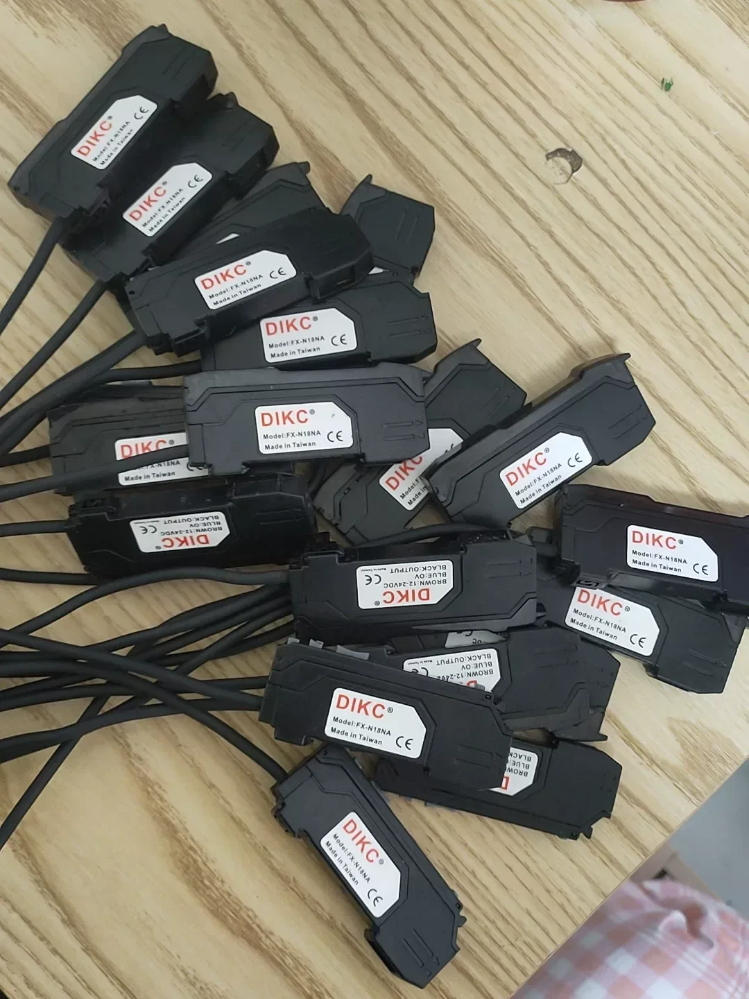 DIKC FX-N18NA Industrial Sensor — product photo 1 of 5