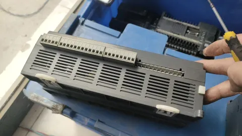 Delta DVP60ES200R PLC Module — product photo 23 of 28