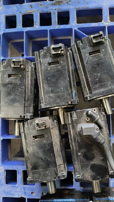 Yaskawa SGM7A-10A7Y-CFA5; SGM7A-10A7Y-CFC4; SGM7J-04A7Y-CFA4 Motor & Drive Component product photo 9