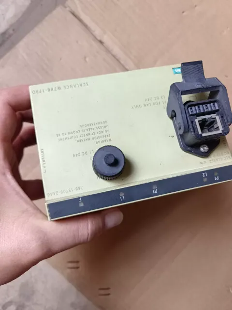 Siemens 6GK5788-1ST00-2AA6 Industrial Automation Component product photo 8