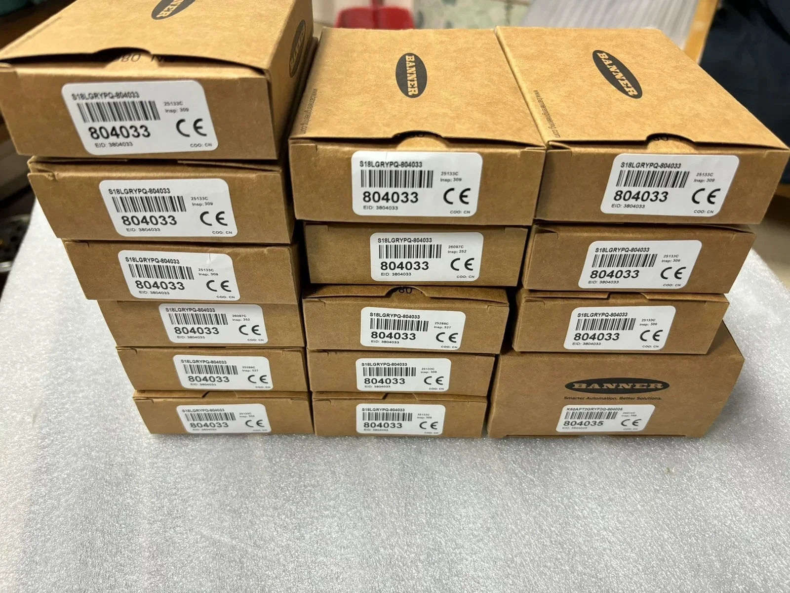 Banner Engineering S18LGRYPQ-804033; K50APT2GRYF2Q-804035 Industrial Sensor product photo 1