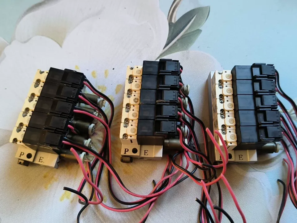 SMC VQ110-6M Industrial Automation Component product photo 1