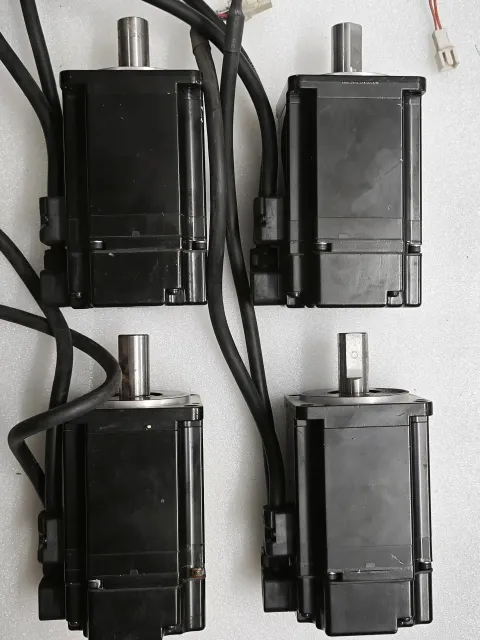 Yaskawa SGMJV-04A3A-SU11 Motor & Drive Component product photo 1