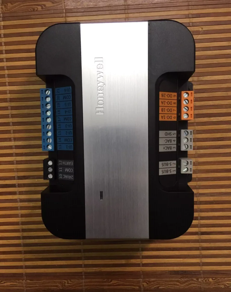Honeywell UC6002-SC1 Industrial Control Board product photo 1