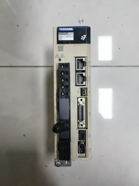 Yaskawa SGD7S-R90A30A002 Motor & Drive Component product photo 1