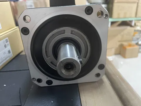 SANYO DENKI P60B13200HBS00 Motor & Drive Component product photo 2